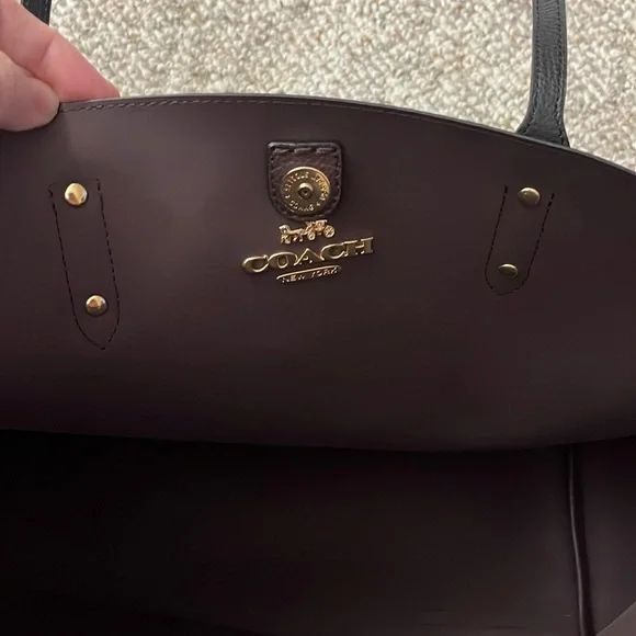 Coach women’s Town Tote Bag with Gold Accents - Picture 4 of 7